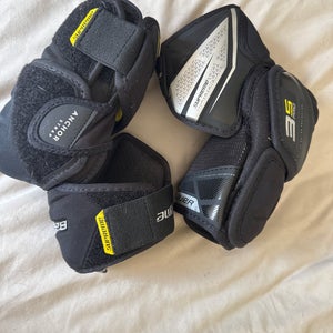 Junior Medium Bauer Supreme Elbow Pads (New)