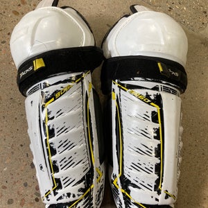 Junior CCM Tacks 9060 Shin Pads 13" (Used)