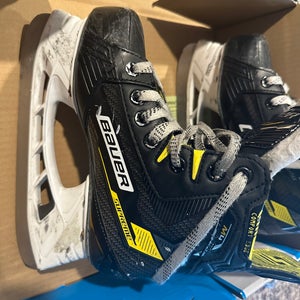 Bauer Supreme M4 Hockey Skates Regular Width Size 1.5 (Used)