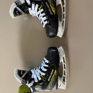 Bauer Vapor X4 Hockey Skates Youth 10 (Used)