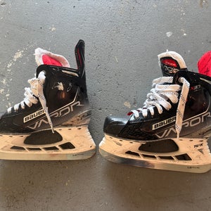 2021 Bauer Vapor X3.7 Hockey Skates Regular Width  Size 5 (Used)