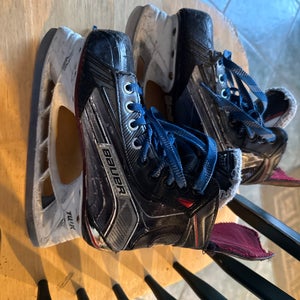 Bauer Vapor X Hockey Skates Size 3 (Used)