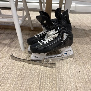 GREAT CONDITION WITH 2 SETS OF BLADES - True Pro Custom Hockey Skates Regular Width Size 9 (Used)