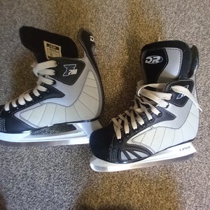 DR F200 Size 4 Hockey Skates Regular Width Size 4 (Used)
