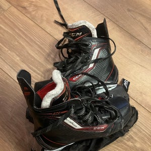 CCM JetSpeed 270 Hockey Skates Regular Width  Size 4 (Used)