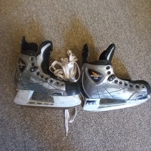 CCM Senior size 5.5 Vector 3.0 Hockey Skates