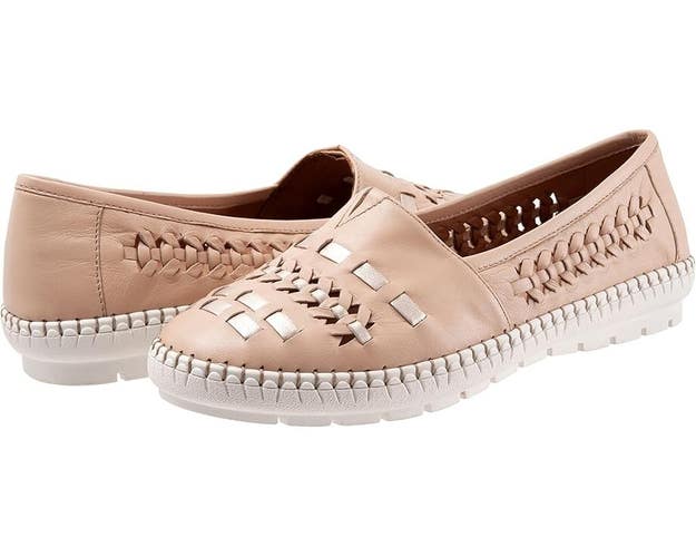 Trotters Rory Flats Women's US 8.5 Nude Gold Leather Slip On Loafers Shoes PQ462