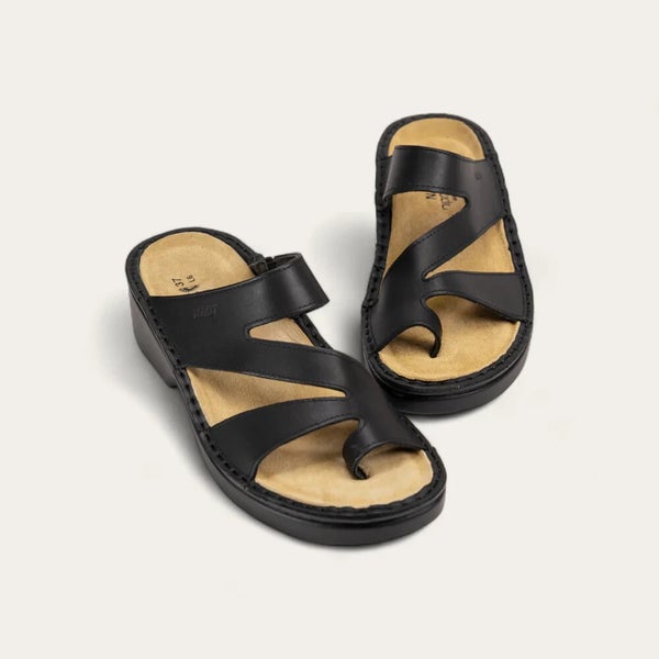 Naot Monterey 67830-034 Sandals Women's 9-9.5 Black Leather Toe Loop Slide PQ457