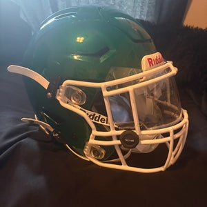 Adult Small Riddell SpeedFlex Helmet (Used very Good Condition )