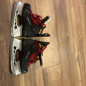 Bauer Supreme 140 Hockey Skates Regular Width  Size 1 (Used)