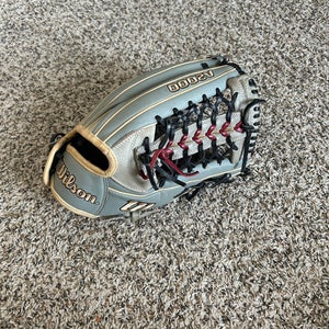 Wilson Right Hand Throw Outfield A2000 Softball Glove 12.5" (Used)