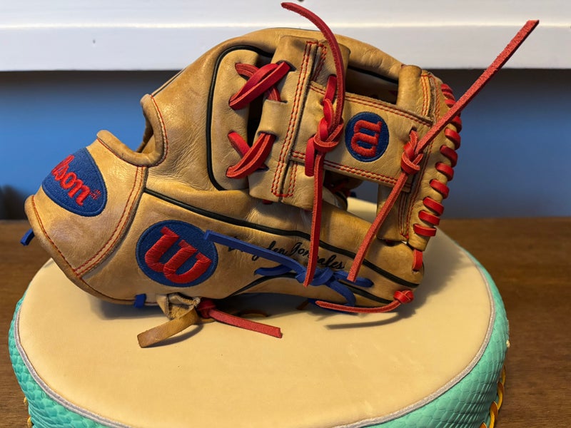 Wilson Right Hand Throw Infield A2000 1786 Baseball Glove 11.5" (Used)