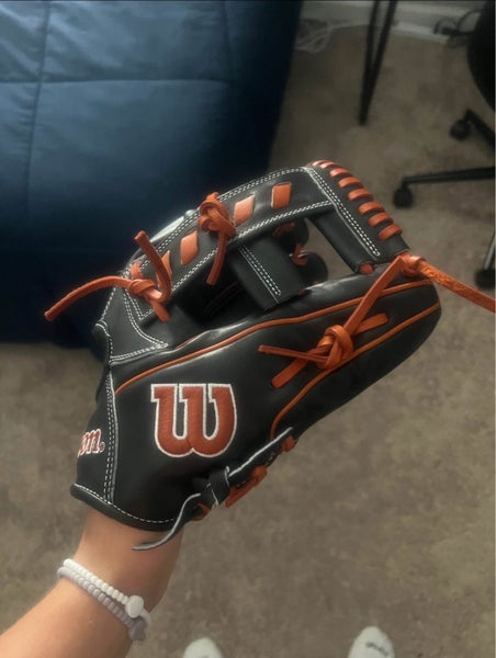 Wilson Right Hand Throw A2000 Baseball Glove 11.5" (New)