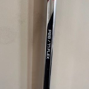Senior Bauer Vapor Hyperlite 2 Right Handed Hockey Stick P28 Pro Stock (Used)
