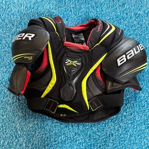 Small Junior Bauer Vapor 2x pro Shoulder Pads (Used)