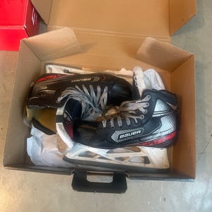 Bauer Vapor X2.9 Hockey Goalie Skates Regular Width  7.5 (Used)