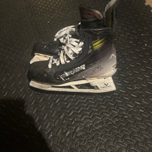 Bauer Vapor Hyperlite 2 Hockey Skates Regular Width 11 (Used)