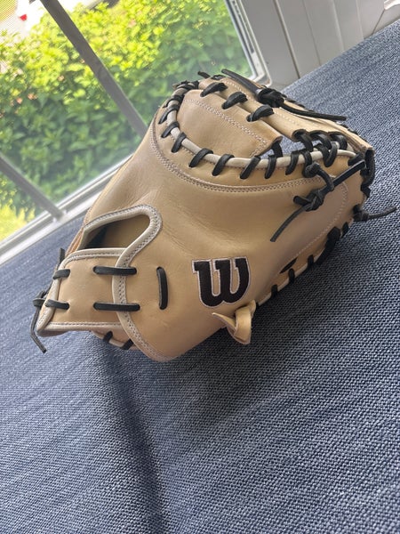 Wilson A2000 DPCM catchers mitt