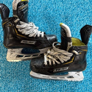 Junior Bauer Supreme 2S Hockey Skates Regular Width Size 3.5 (Used)