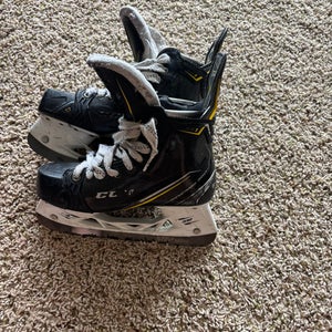2018 CCM 1 Hockey Skates Wide Width  5 (Used)