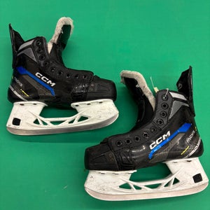 Junior CCM AS-580 Hockey Skates Size 3.5
