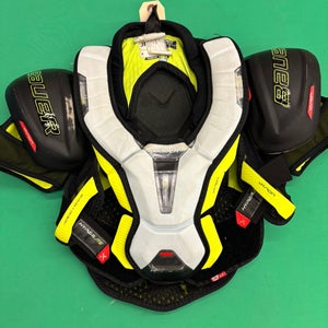 Small Junior Bauer Vapor Hyperlite Shoulder Pads