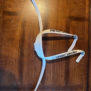 Cascade Chinstrap White