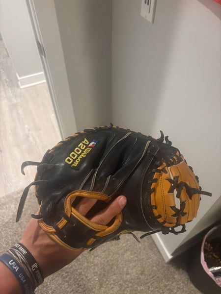 Wilson Right Hand Throw Catcher's A2000 Baseball Glove 32.5" (New)