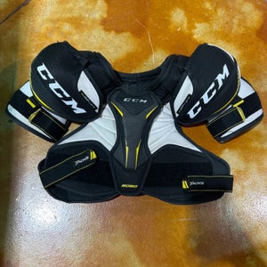 Junior Large CCM Tacks 9060 Shoulder Pads