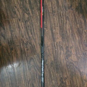 Intermediate Bauer Vapor Hyperlite Right Handed Hockey Stick P88 (Used)