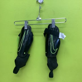 Used Nike CHARGE Soccer Shin Guards Youth Black LG 11686-S000044251