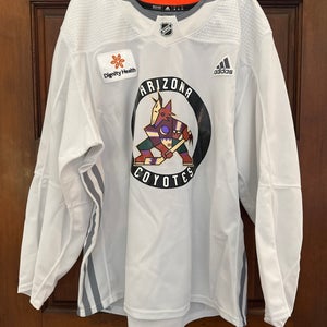 Pro Stock Arizona Coyotes ADIDAS NHL Practice Jersey WHITE USED