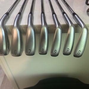 Men's 2024 Mizuno Jpx 925 hot metal pro Right Handed Iron Set Stiff Flex 7 Pieces Steel Shaft (Used)