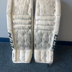White Junior CCM Extreme Flex 760 Goalie Leg Pads (Used) | 30" +1"