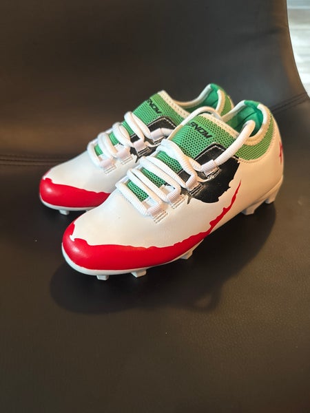 Unisex    Low Top Molded Cleats (New)