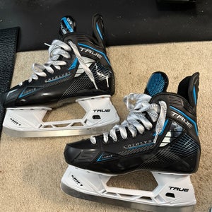 True Catalyst 3X4 Hockey Skates Regular Width 8.5 (Used)