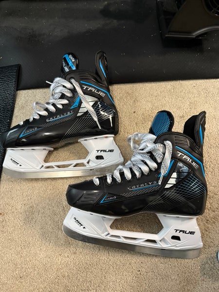 True Catalyst 3X4 Hockey Skates Regular Width 8.5 (Used)