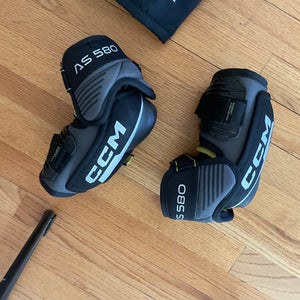 Junior Large CCM Tacks AS 580 Elbow Pads (Used)