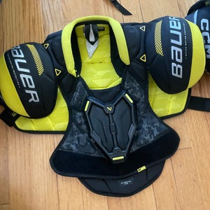 Large Junior Bauer Shoulder Pads (Used)