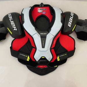 Pro Stock Bauer Vapor Hyperlite Hockey Shoulder Pads Large