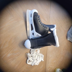 Graf DM1030 Hockey Goalie Skates Size 3 (New)