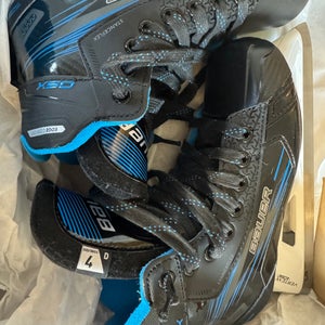 2025 Bauer Hockey Skates Regular Width Size 4 (Used)