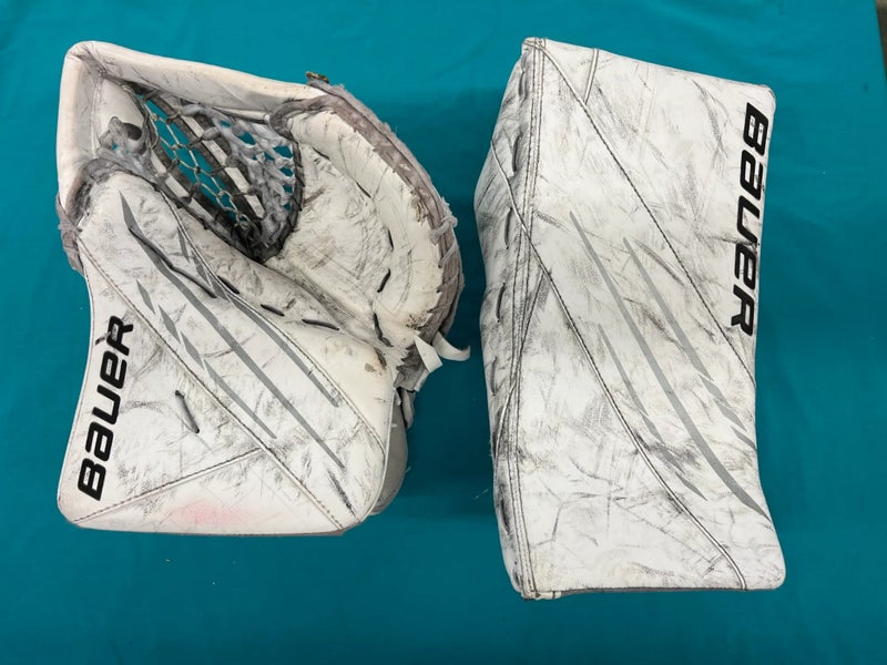 White Senior Bauer Vapor 3X Goalie Gloves & Blockers Regular (Used)