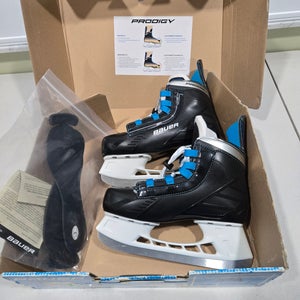 Bauer Prodigy Hockey Skates Regular Width Size 3-4 (New)