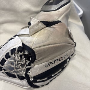 Junior Bauer Vapor X700 Ice Hockey Goalie Glove. Catch