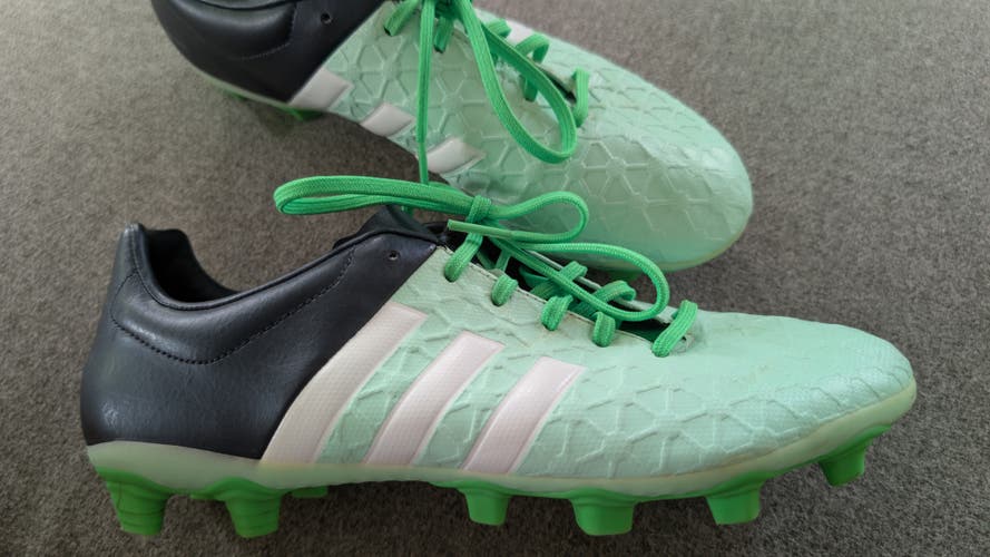 Adidas Predator Unisex soccer cleats Size M 6.5 (W 7.5)