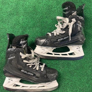 Intermediate Bauer Supreme Matrix Hockey Skates | (Fit 1) Size 4 (Used)
