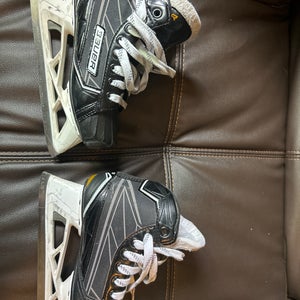 Bauer Supreme S170 Hockey Goalie Skates Regular Width Size 1.5 (Used)