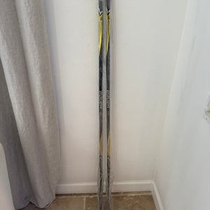 2 Intermediate Bauer Supreme 1S Right Handed Hockey Stick P88 and P14 (New in wrapping)