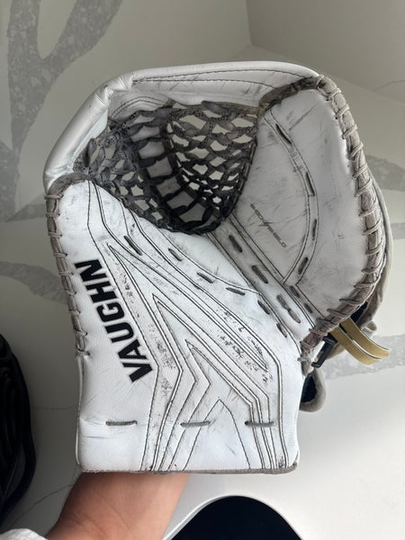 Vaughn SLR3 Pro Carbon Goalie Glove